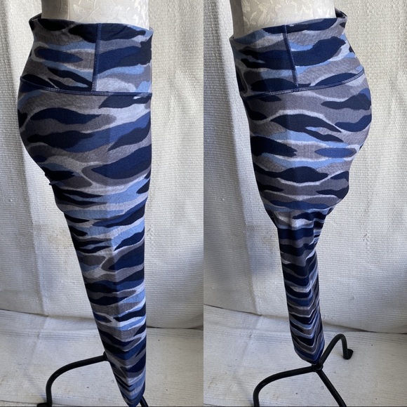 Lululemon 6 Under Camo Print Crop Leggings Tights - Picture 2 of 8